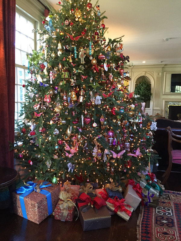 Christmas tree at designer Lisa Hilderbrand's antique home