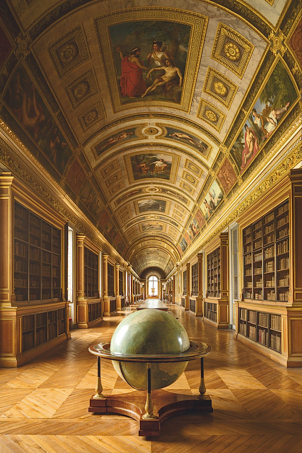 A Day at Château de Fontainebleau library