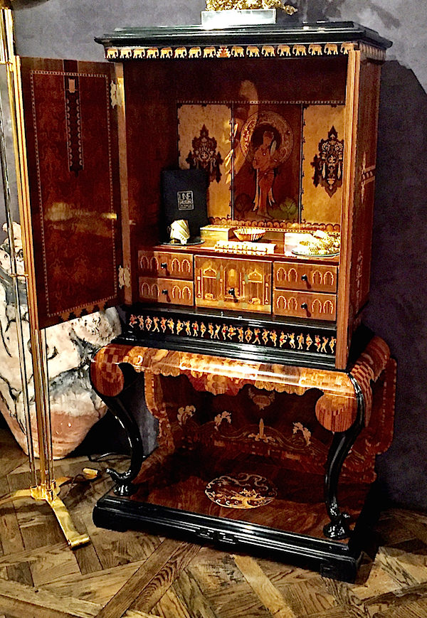 Maison Gerard collectors cabinet
