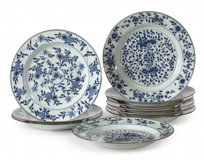 sothebys-fall-auctions-early-18th-c-set-of-chinese-export-blue-and-white-large-dinner-plates