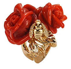 "Rose Dior Pre Catelan" ring in 18K yellow gold, diamonds, pink sapphires and white coral