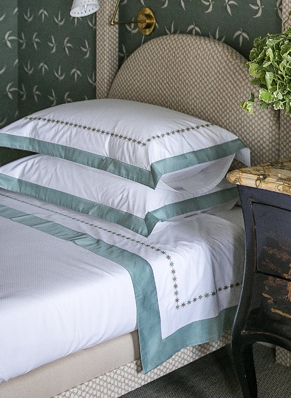 Nancy Stanley Waud Linens on Olasky & Sinsteden Kips Bay guest bedroom beds