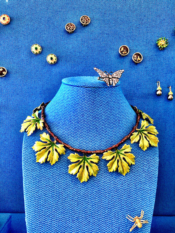 R simantov necklace