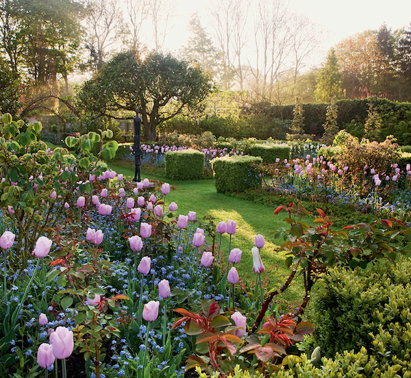 © Paradise Found - Gardens of Enchantment by Clive Nichols, to be published by teNeues. Pashley Manor Gardens, East Sussex, United Kingdom
