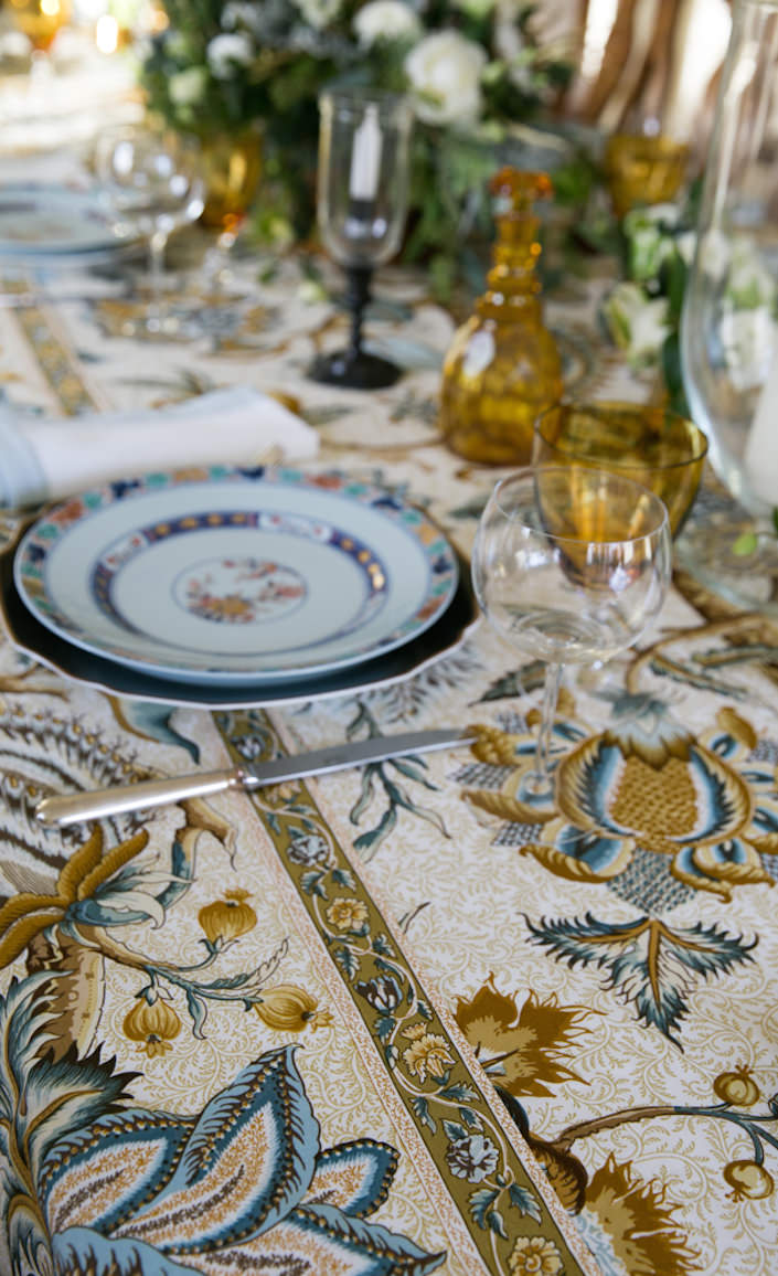 Christmas table with Braquenie le Grand Corail