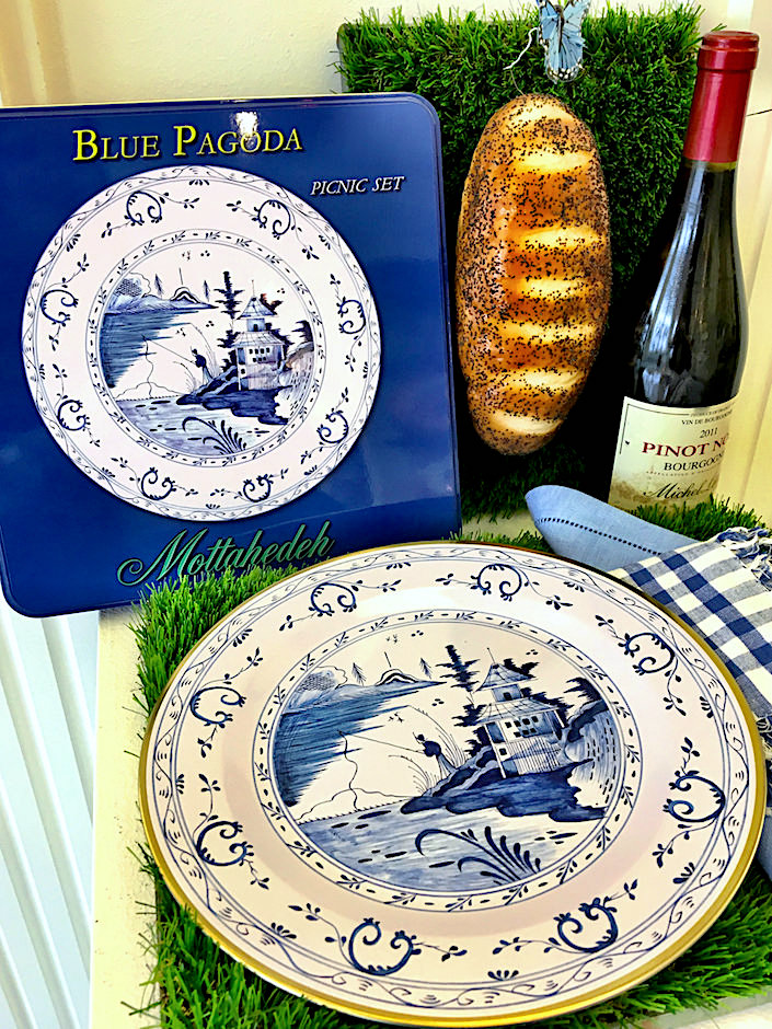 Mottahedeh Blue Pagoda tin picnic set