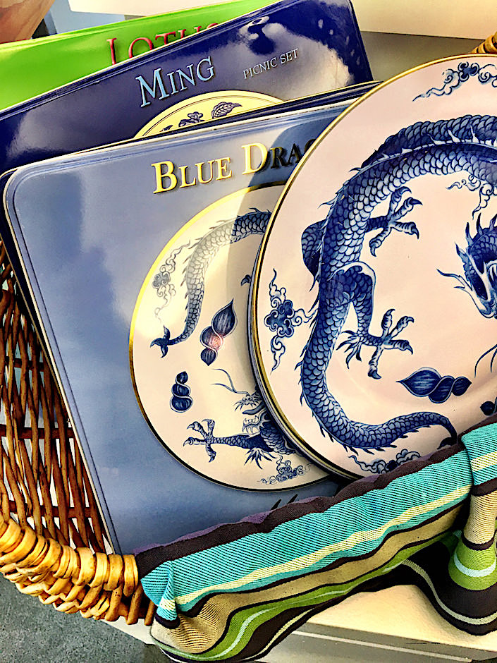 Mottahedeh blue and white tin picnic sets