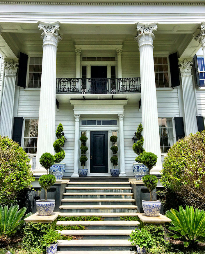 Carolyne Roehm in Charleston Chisolm House-1