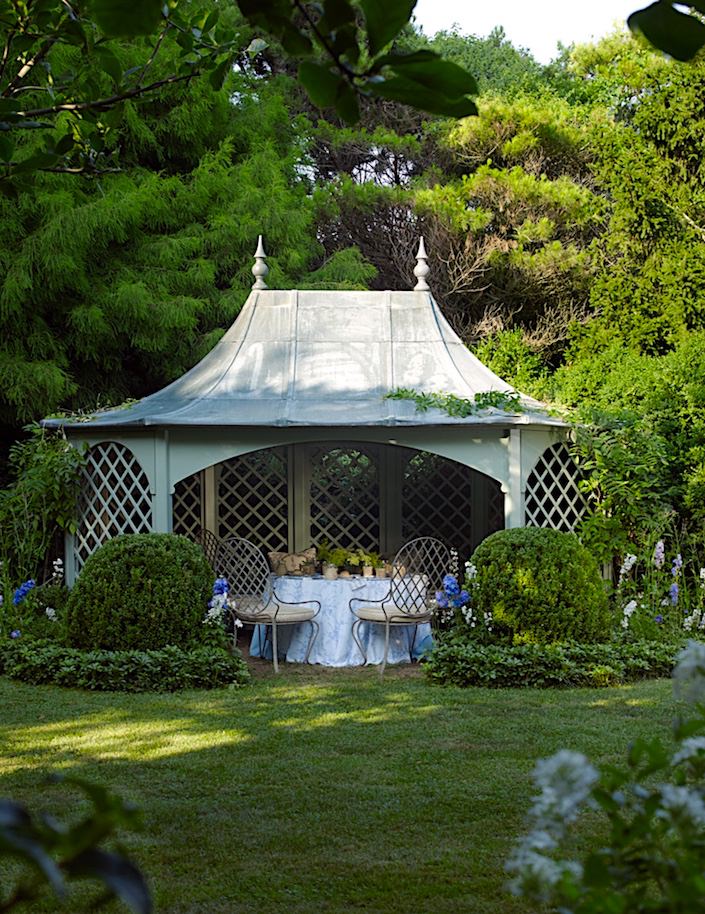 Garden at Harry & Laura Slatkin's Hamptons house, photo Tria Giovan for Out East by Jennifer Rudick