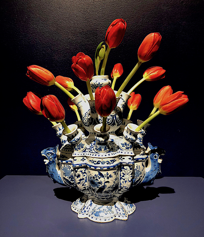 Aronson Delft flower vase at TEFAF New York Fall 2017