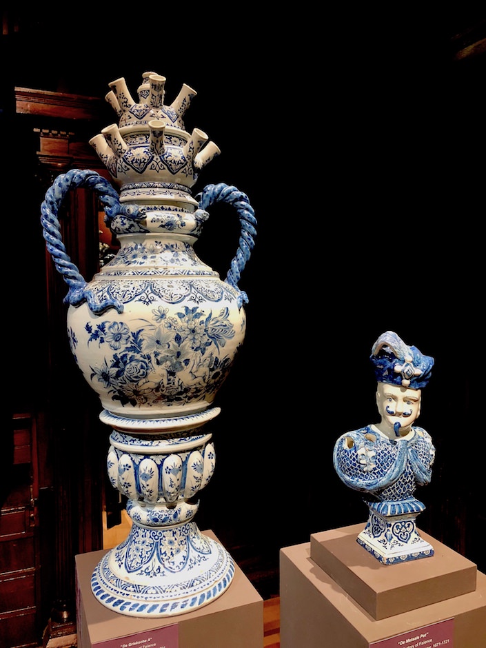 Delft vases at Quenetain at TEFAF