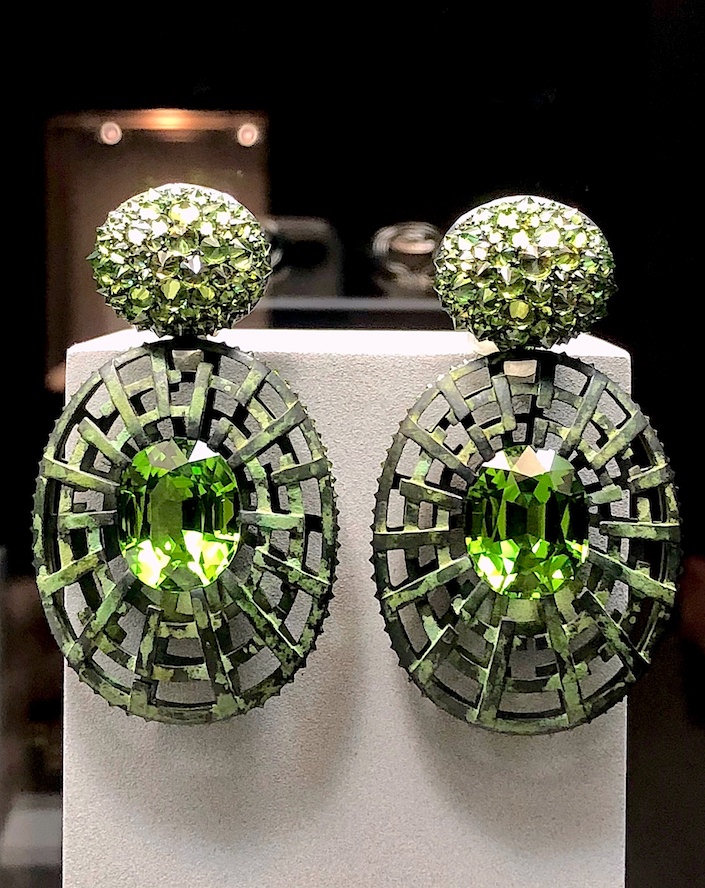 Hemmerle peridots earrings at TEFAF New York Fall