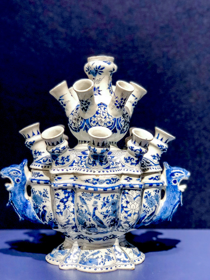 Aronson Delft tulipiere at the 2018 Winter Antiques Show