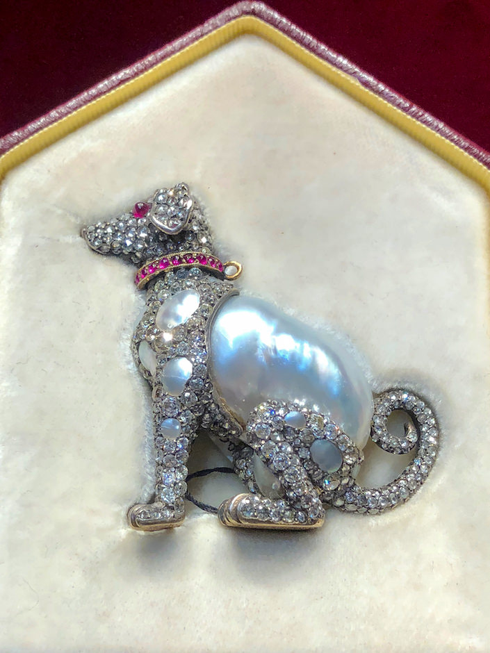 Russian dog brooch at A La Vieille Russie at the 2018 Winter Antiques Show