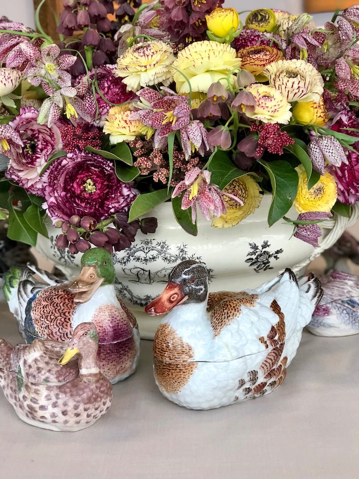 Kevin Sharkey floral arrangement in Leeds tureen at Martha Stewart Christie's lunch