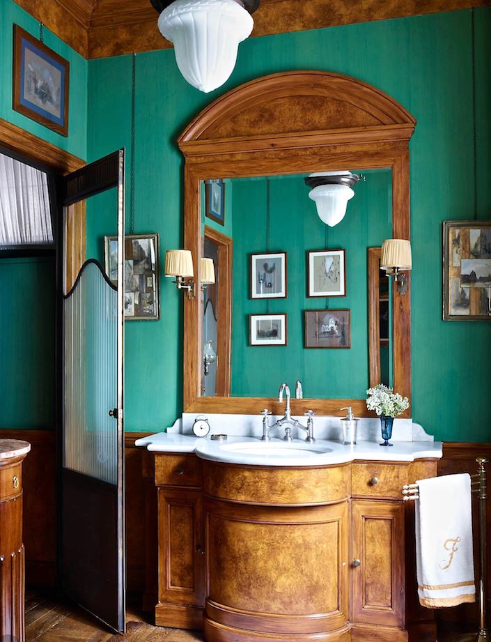 Master bath by Studio Peregalli. photo Simon Upton for ELLE DECOR