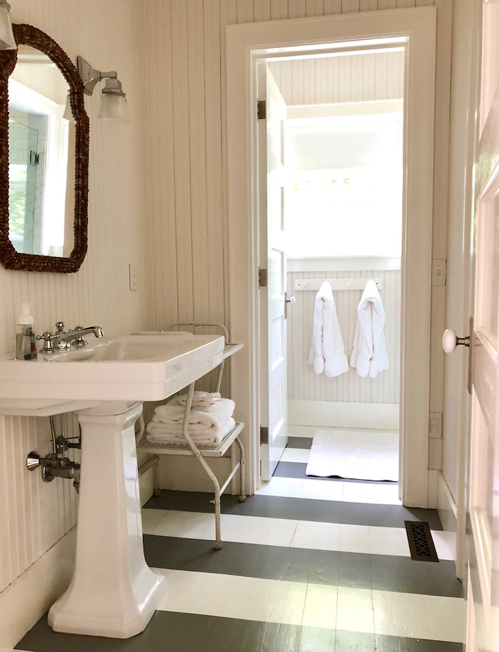 Nantucket guest house bath