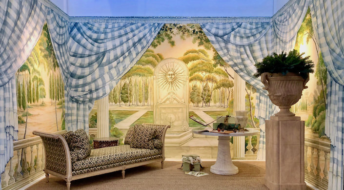 Charlotte Moss vignette with de Gournay at the San Francisco antiques show