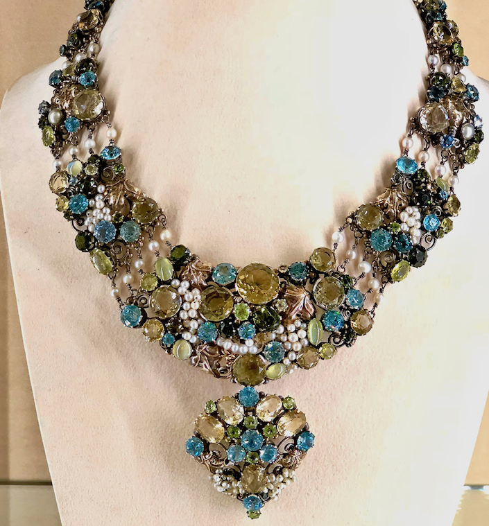 Dorrie Nossiter necklace at A La Vieille Russie at TEFAF NY Fall 2018 show-1