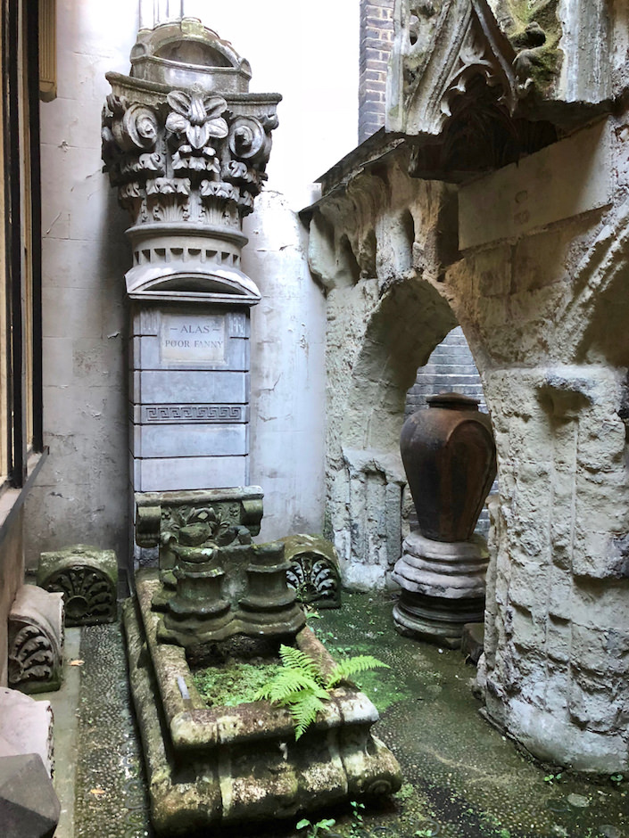 Sir John Soane dog's gravestone