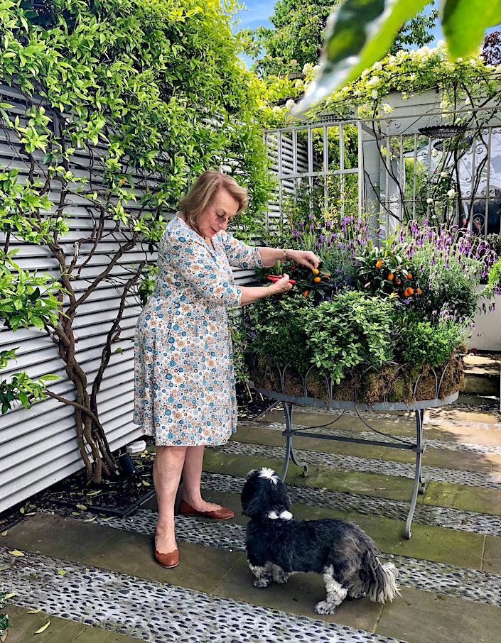 In London with Nina Campbell and dog Theo in her garden via Quintessence