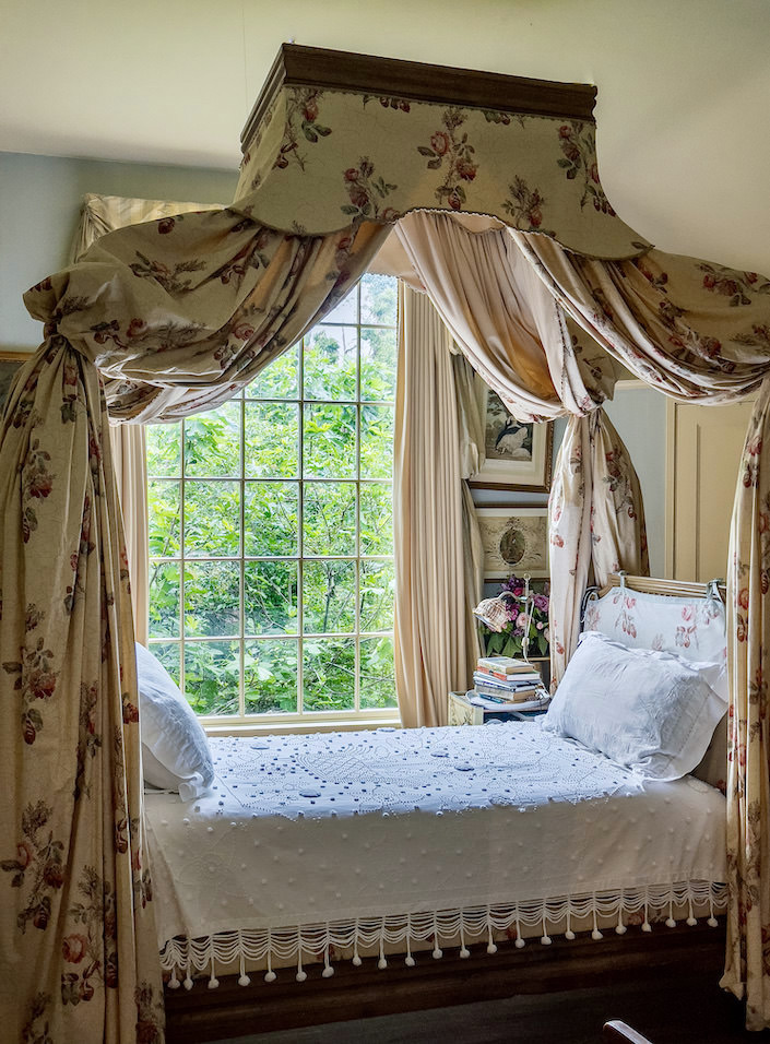 Stamps and Seals bedroom through Quintessence