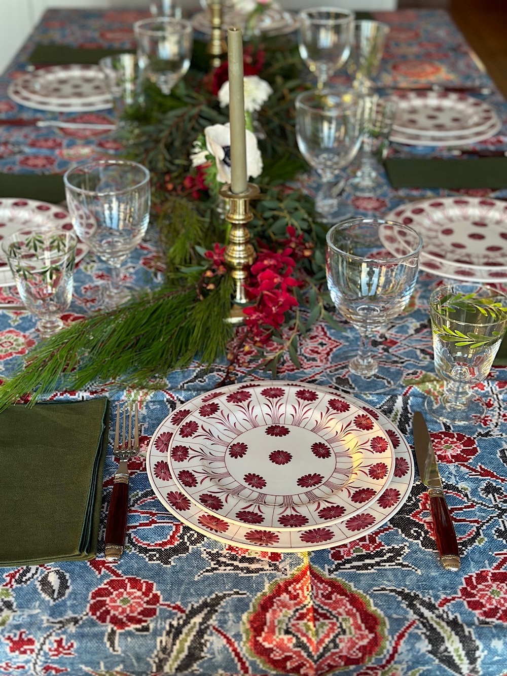 Christmas table 2022 by Stacey Bewkes of Quintessence