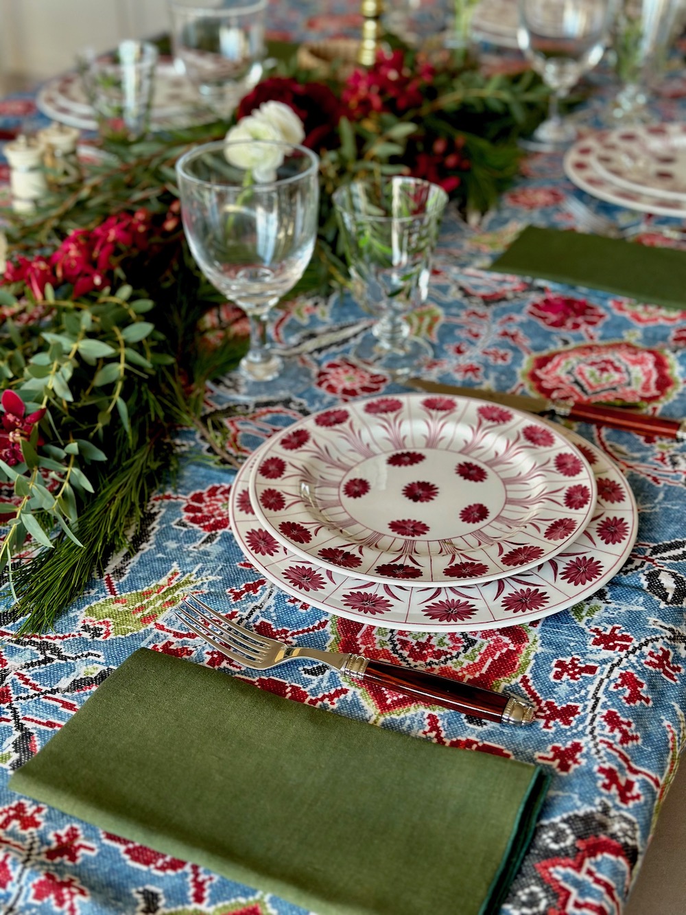 Stacey Bewkes of Quintessence Christmas table