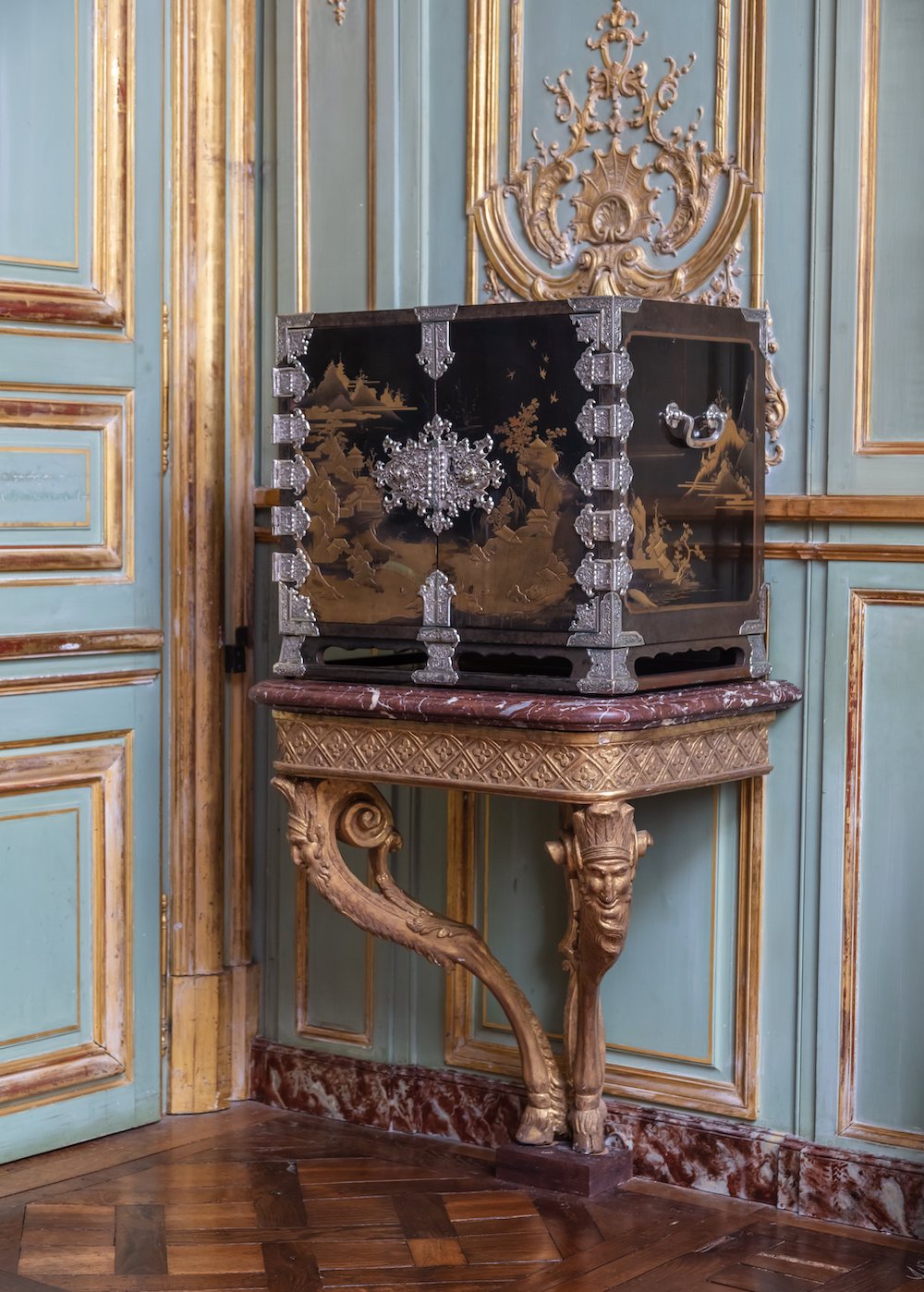 Console table offered at Champ de Bataille Sotheby's auction
