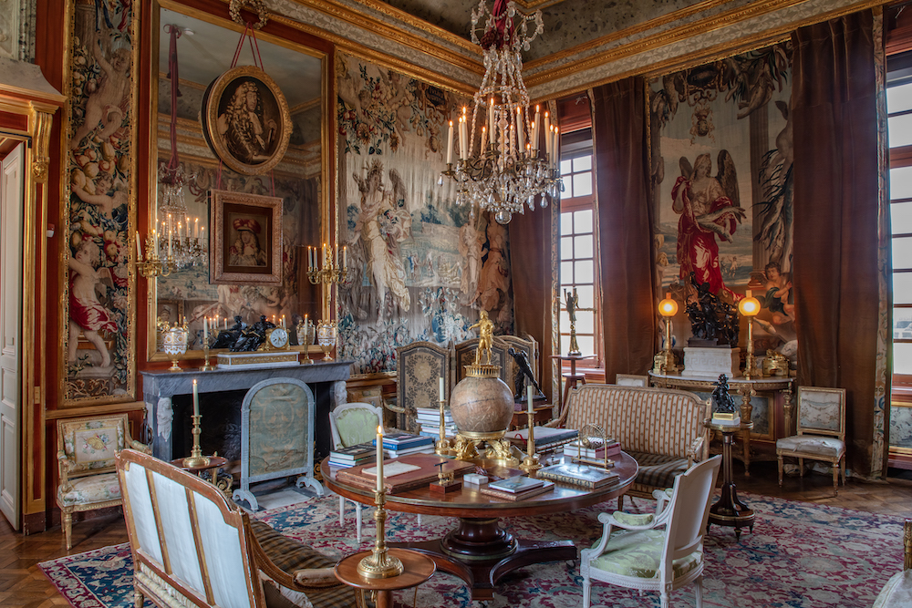 Champ de Bataille Salon with tapestries