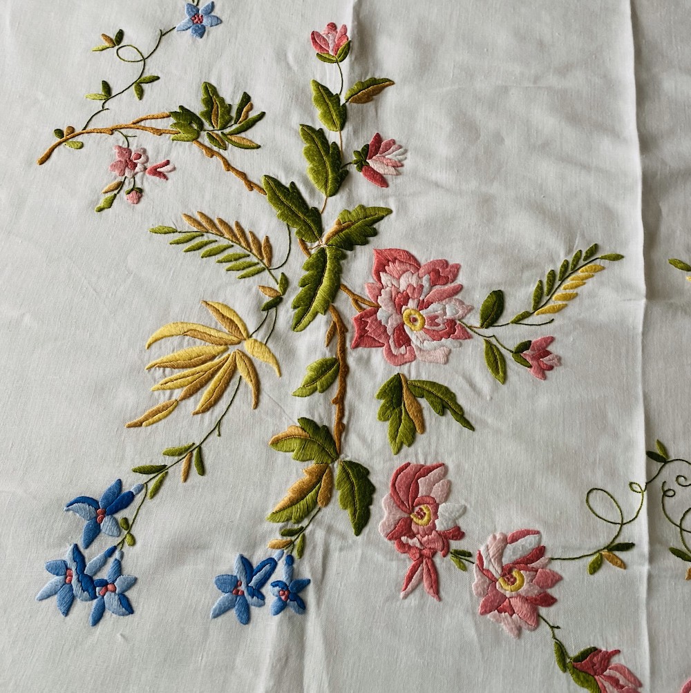 22+ Vintage Embroidered Table Linens