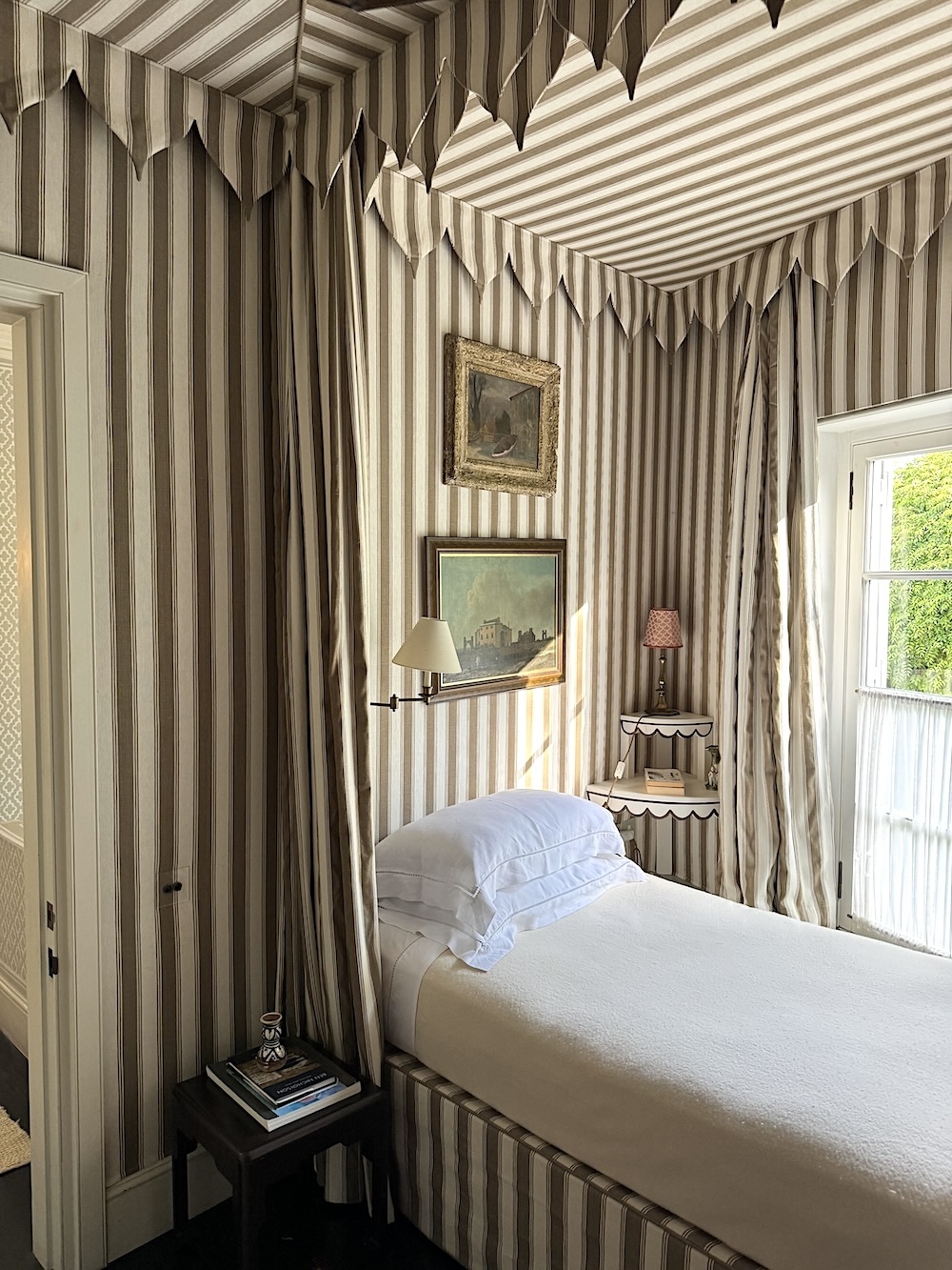 Veere Grenney guest bedroom via Quintessence