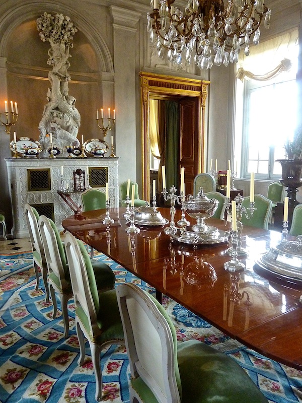 champ de bataille dining room