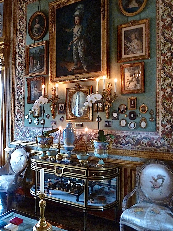 reception room at champ de bataille