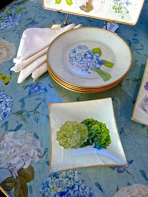 Leslie Linsley table at A Perfect Setting at the Nantucket Antiques Show