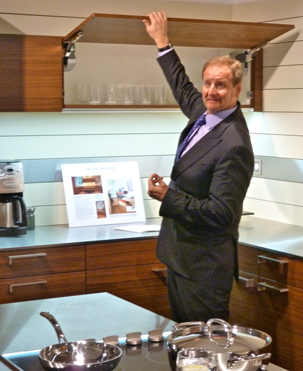 Poggenpohl US president Ted Chappell demonstrated +ARTESIO kitchen