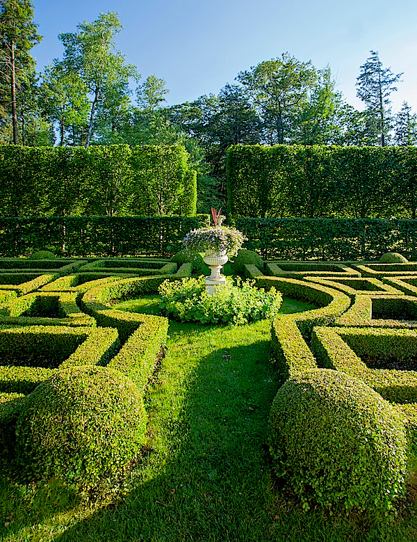 Robert Couturier Designing Paradises