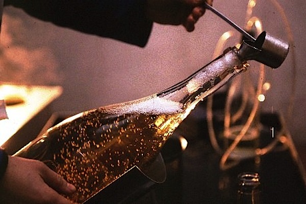 quintessential guide to champagne