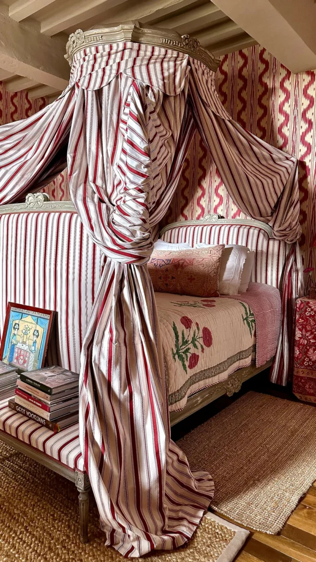 See how two luminaries from the world of fashion - @petercopping and @rambertfleurs - translated their talents to the renovation of their weekend home, @lacarliere in France, indulging their passion for collecting and interiors. Watch the full home tour on the Quintessence YouTube channel.