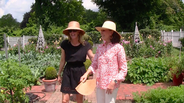 At Home in the Garden with Carolyne Roehm Video